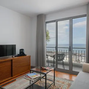Princesa Dona Amelia By An Island Apartment
